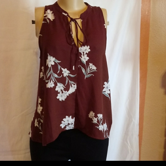 Gently-loved Sleeveless top - Picture 9 of 16